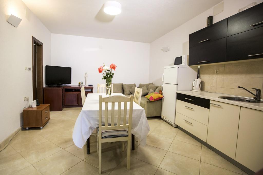 Apartments Bago โตรกีร์ ภายนอก รูปภาพ